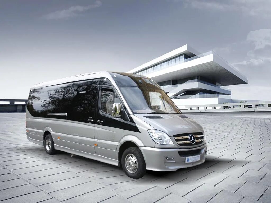 Автомобиль перевозки пассажиров. Mercedes benz sprinter classic microbus. Мерседес бенц спринтер пассажирский. Пассажирские автомобили. Пассажирские перевозки минивэн.