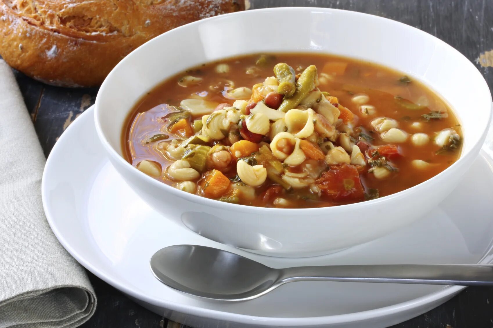 Your soup. Овощной суп минестроне. Минестроне в Италии. Минестроне итальянский. Суп минестроне (Minestrone).