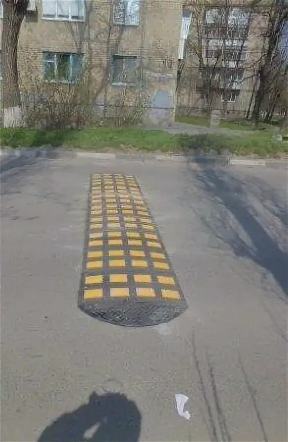 Лежачий полицейский. Лежачий полицейский из бетона. Лежачий полицейский бетонный. Идн 900. Лежачий полицейский из бетона.