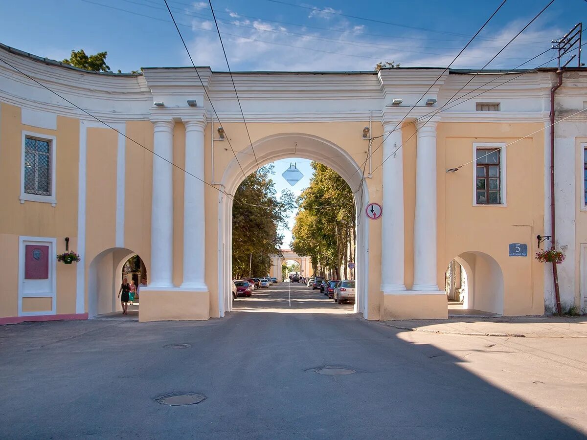 Калуга арка присутственных. Калуга центр города. Здание присутственных мест калуга. Присутственные места калуга. Арки присутственных мест калуга.