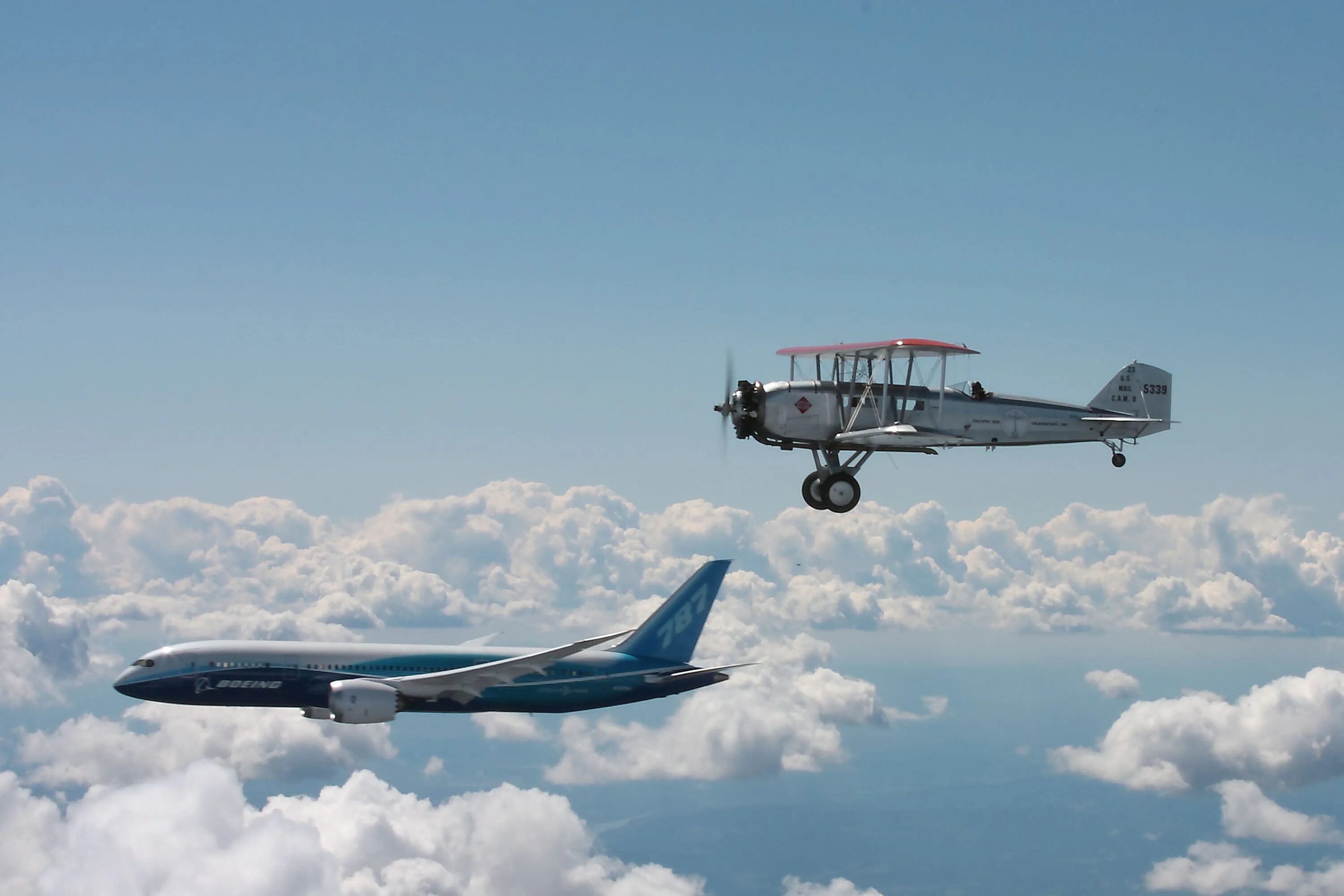 Самолет. Самолет фото. Обои на рабочий стол самолеты. Самолет в небе.