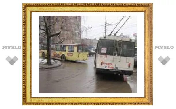 Троллейбус диспетчер. Женщина водитель трамвая. Альфия ильязова водитель трамвая. Водитель трамвая. Троллейбус диспетчер.