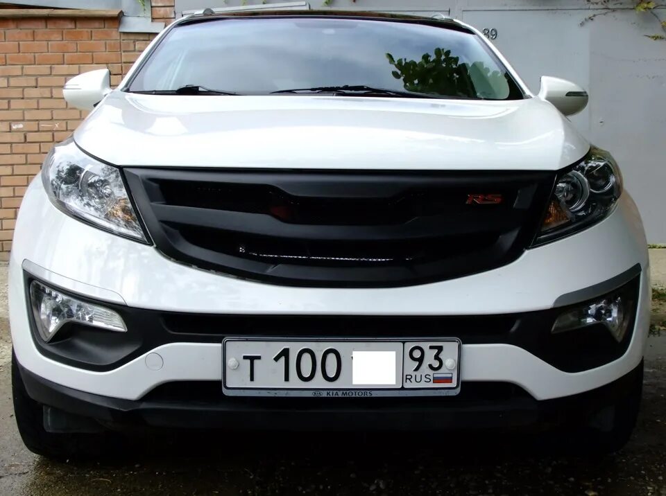 Черная решетка радиатора на kia sportage 3. Решетка радиатора kia sportage 4 рестайлинг. Решетка спортейдж 3. Решетка тюнинговая киа спортейдж 3. Решетка на киа спортейдж 3.