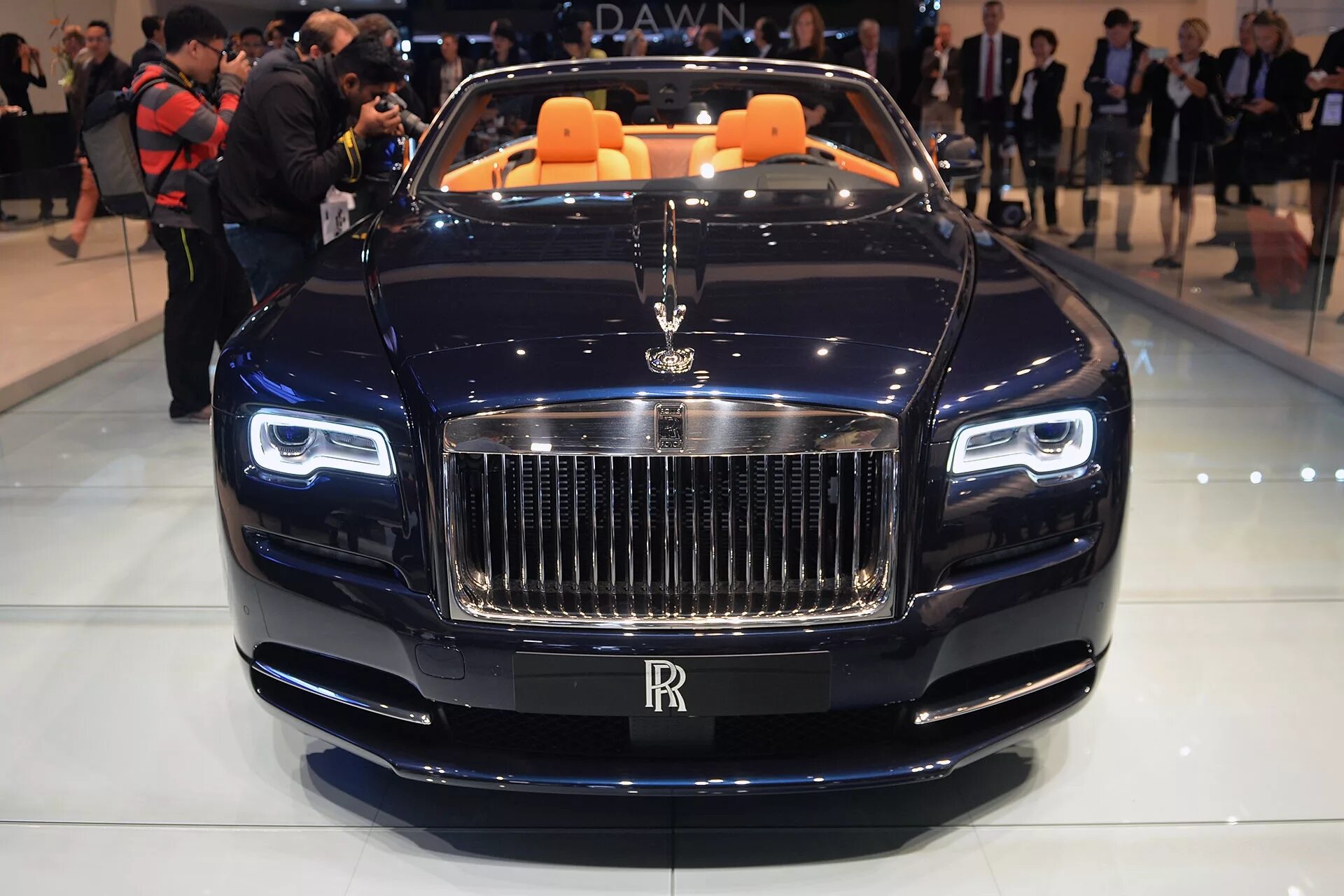 Новый rolls royce. Роллс Ройс модели. Машина Роллс Ройс последней модели. Новый Роллс Ройс. Rolls Royce последняя модель.