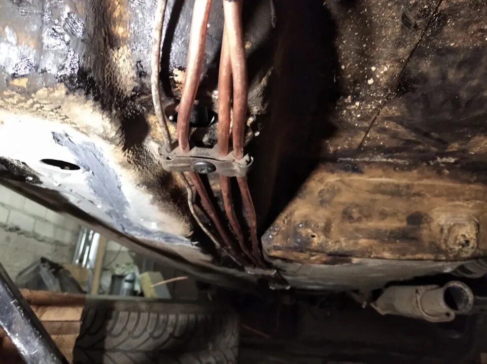 Mercedes clk замена переднего амортизатора. Замена на 124. Крепление редуктора мерседес 124. Мерседес у124 передняя пружина. Замена на 124.