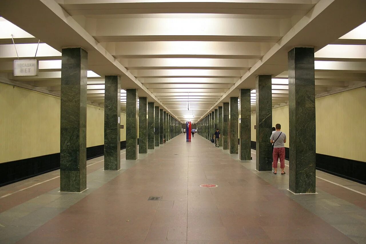 Сквер у метро семеновская. Преображенская площадь метро. Станция метро преображенская москва. Станция преображенская площадь. Станция щёлковская московского метро.
