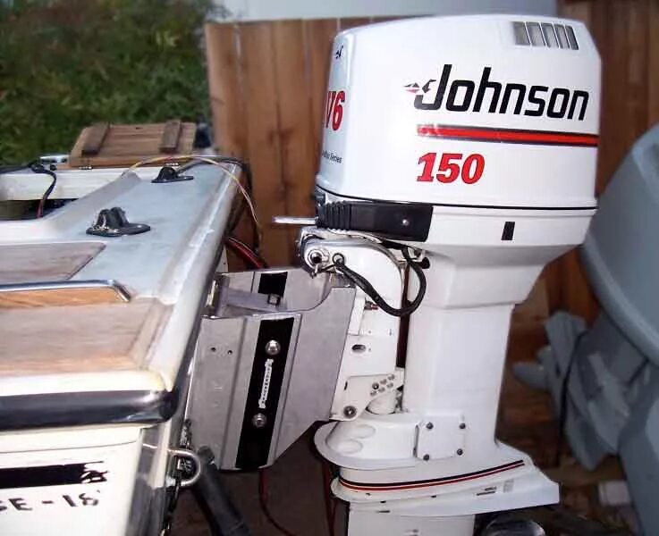 Купить лодочный мотор 150. Джонсон 150 Лодочный мотор. Мотор Джонсон 40 л.с. Лодочный мотор Evinrude 150 л.с. Мотор Johnson 115 л.с.