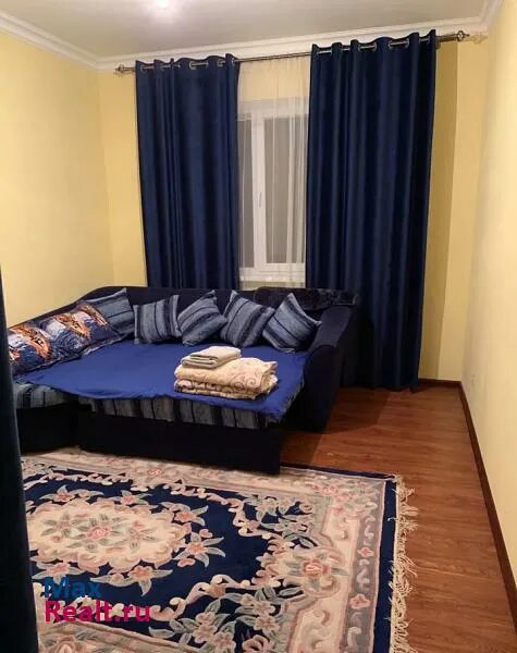 Сутки махачкала. Квартиры на сутки в махачкале. Даниялова 95 махачкала. Интерьер однокомнатной квартиры дагестан. Гостиницы в махачкале на редукторном.