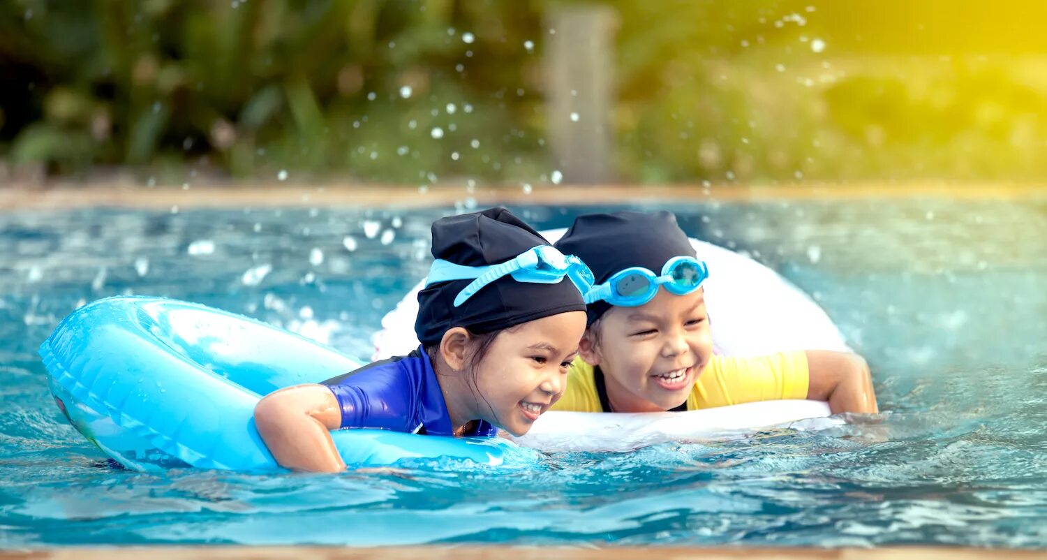 Школа плавания визитки. To look to make to swim. Фразовые глаголы в английском языке look. Майкл фелпс под водой. Фразовый глагол лоок.