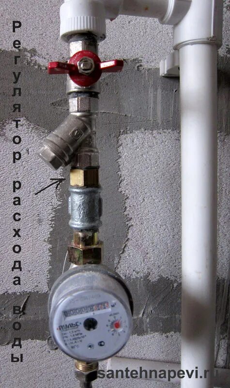 Регулятор давления перед счетчиком. Регулятор давления воды 1/2 1-6 бар стм. Кфрд клапан давления воды регулировка. Система водоснабжение редуктор давления фильтр. Редуктор давления на трубе с водосчетчика.