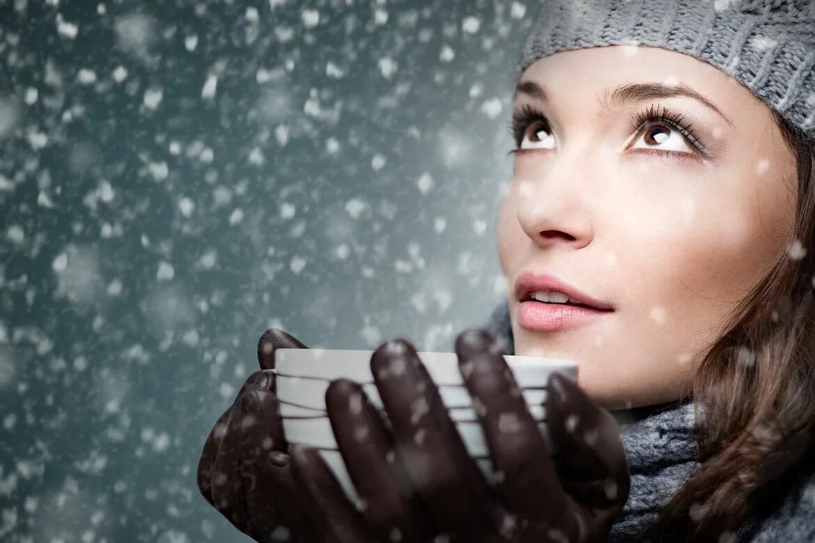 Very Cold. Фото студийной зимы чистые. Women very Cold. Italian very Cold girl.