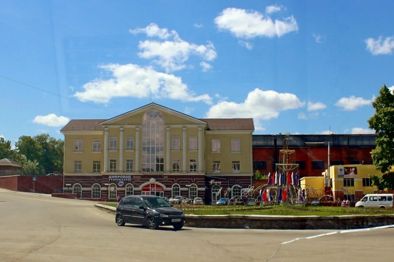 Дворец культуры металлургов челябинск. Кыштым тв. Кыштым центр города фонтан. Вышка в кыштыме. Кыштым тв.