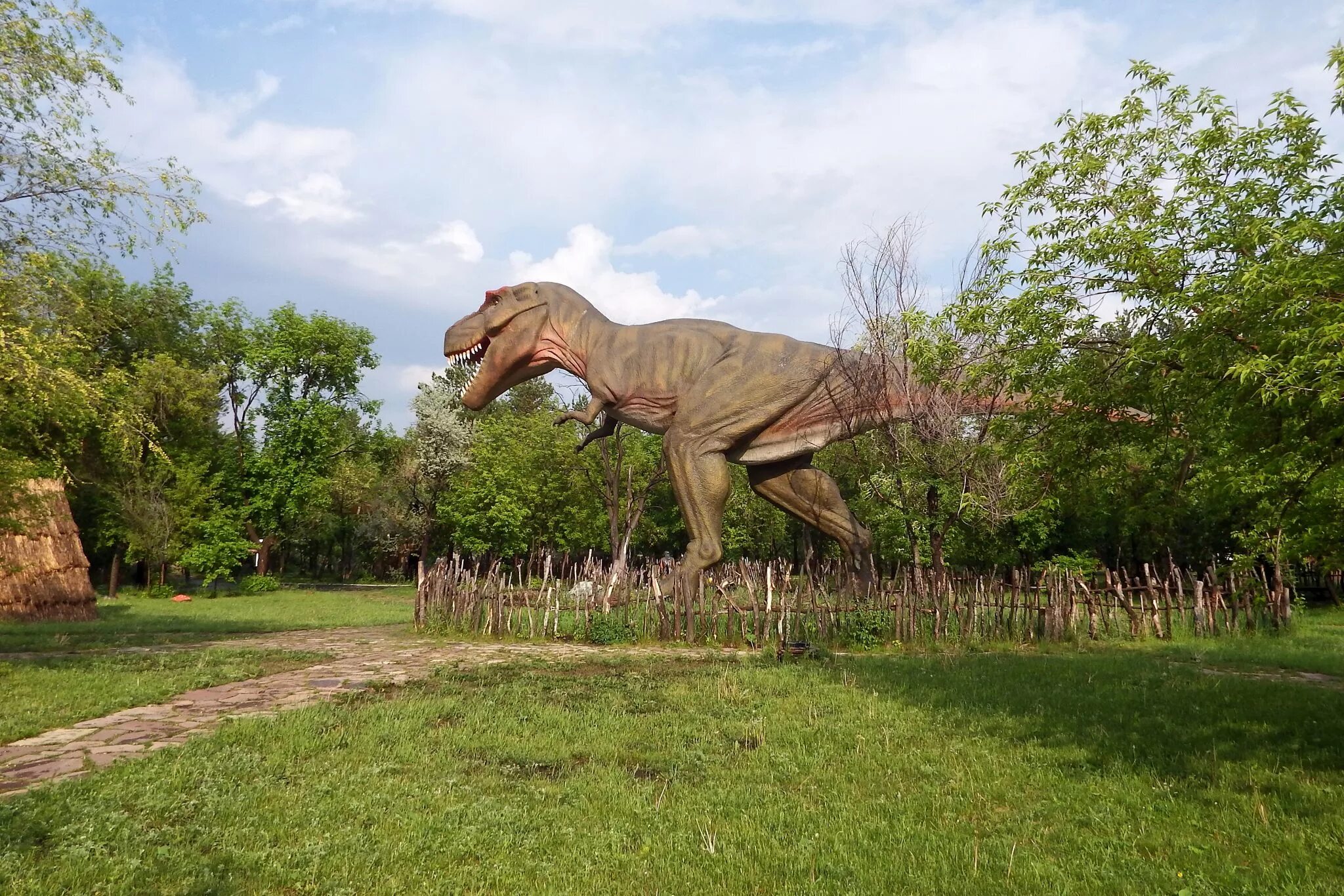 Парк про динозавров. Парк Дино (Dino Park). Динопарк Динозаврик в Башкирии. Дино парк в Магнитогорск. Динопарк Абзелиловский район.