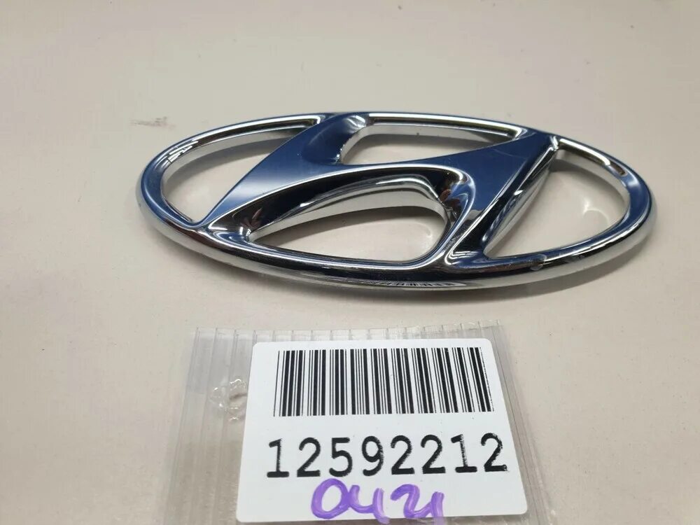 Эмблема акцент тагаз. Эмблема решетки радиатора hyundai elantra xd. Эмблема на решетку хендай. Эмблема на решетку хендай. Эмблема хендай акцент на решетку радиатора.