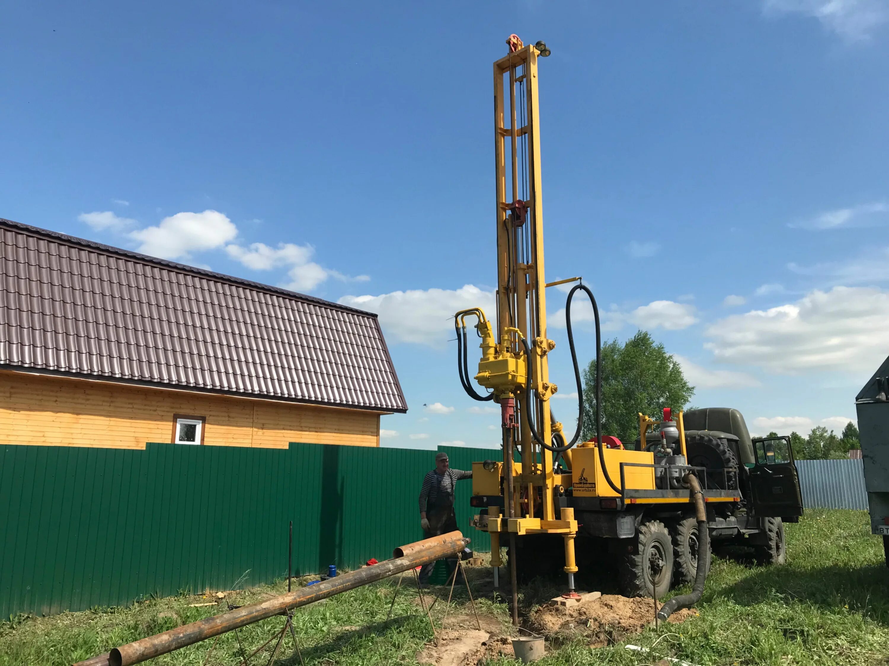 Буровая скважина. Бурение скважин под воду. Листовки бурение скважин. Бурение скважин на воду. Бурение скважин на воду.