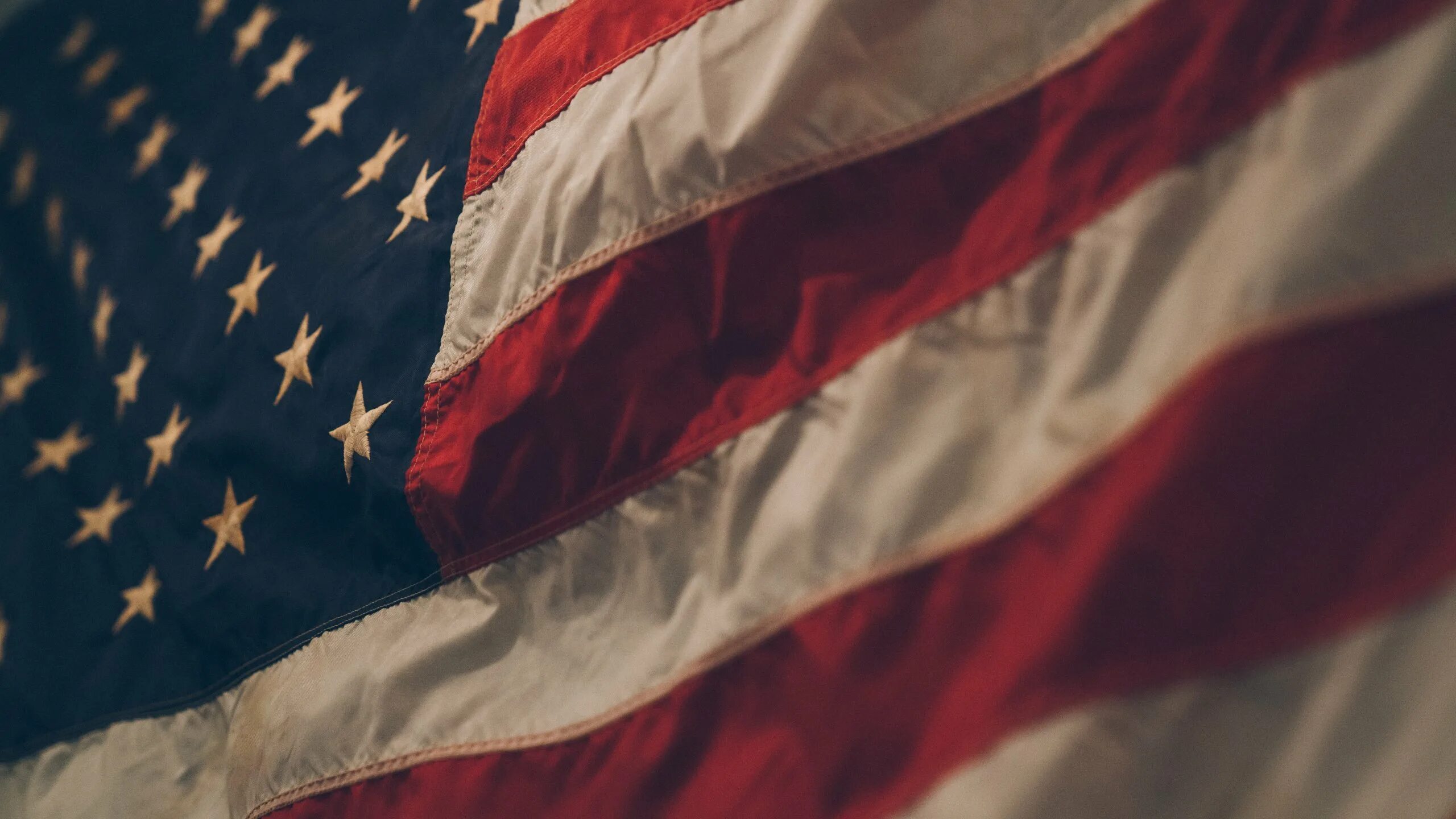 Eua. Los estados unidos. Символ американской мечты. Американский флаг на столе. Флаг сша.