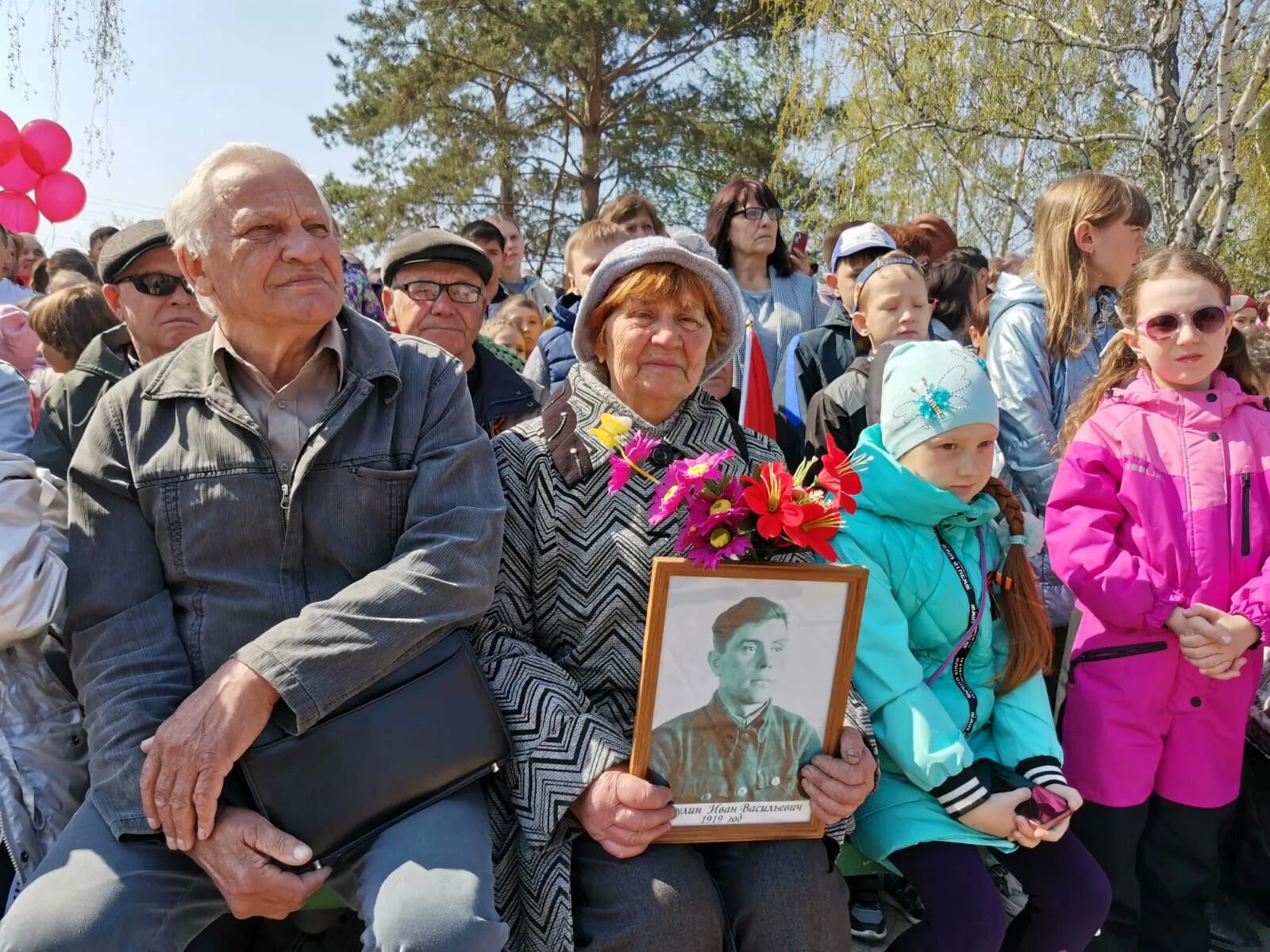 Каменские новости сегодня. Каменские Известия камень-на-Оби. Каменский район Известия. Каменское далеко в Камне на Оби. Автопробег 9 мая камень-на-Оби.