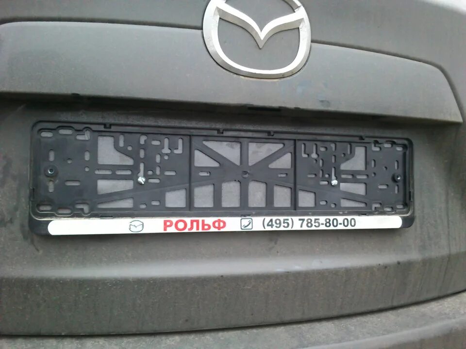 Как открыть рамку для номера. Рамка номерного знака Mazda CX-7. Рамка задняя под номерной знак Мазда 626. Номерные рамки на Мазда СХ-5. Номерные рамки Мазда 6 gg.