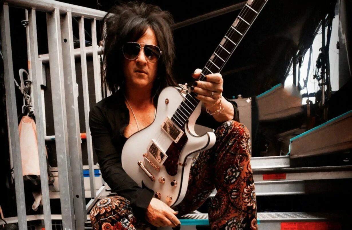 Steve stevens. Стив люкатер. steve stevens гитарист. стив люкатер в молодости. steve stevens в молодости.
