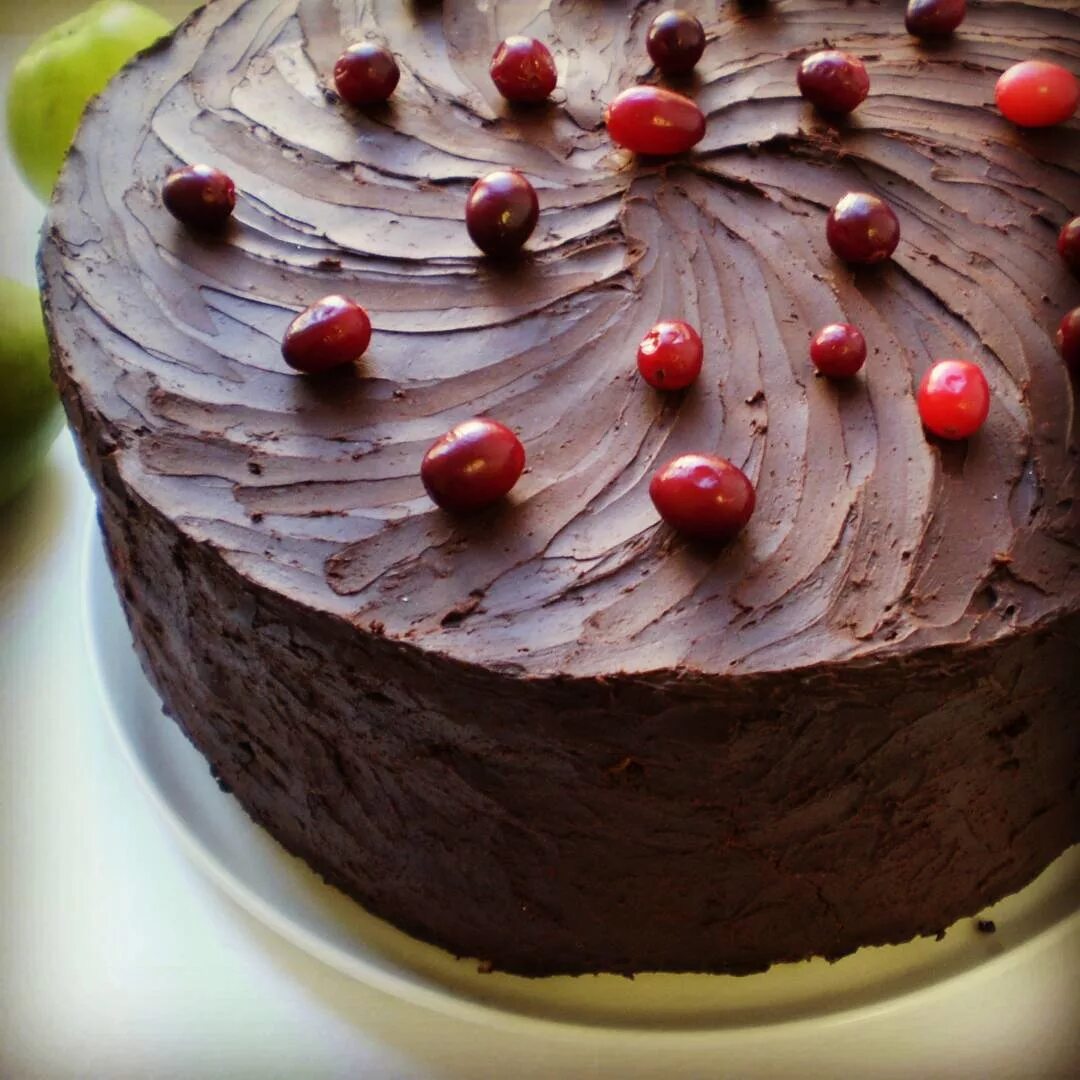 Украшение торта. Красивый шоколадный торт. Украшение шоколадного торта. Торт с шоколадным декором.