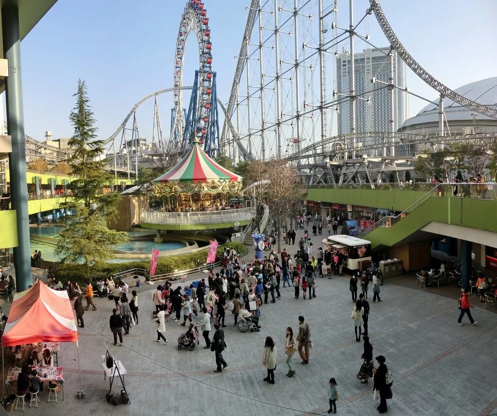 Развлечения в японии. Парк аттракционов Токио Доум Сити. Парк в Токио Tokyo Dome City. Диснейленд Токио аттракционы. Токио Dome City аттракционы.