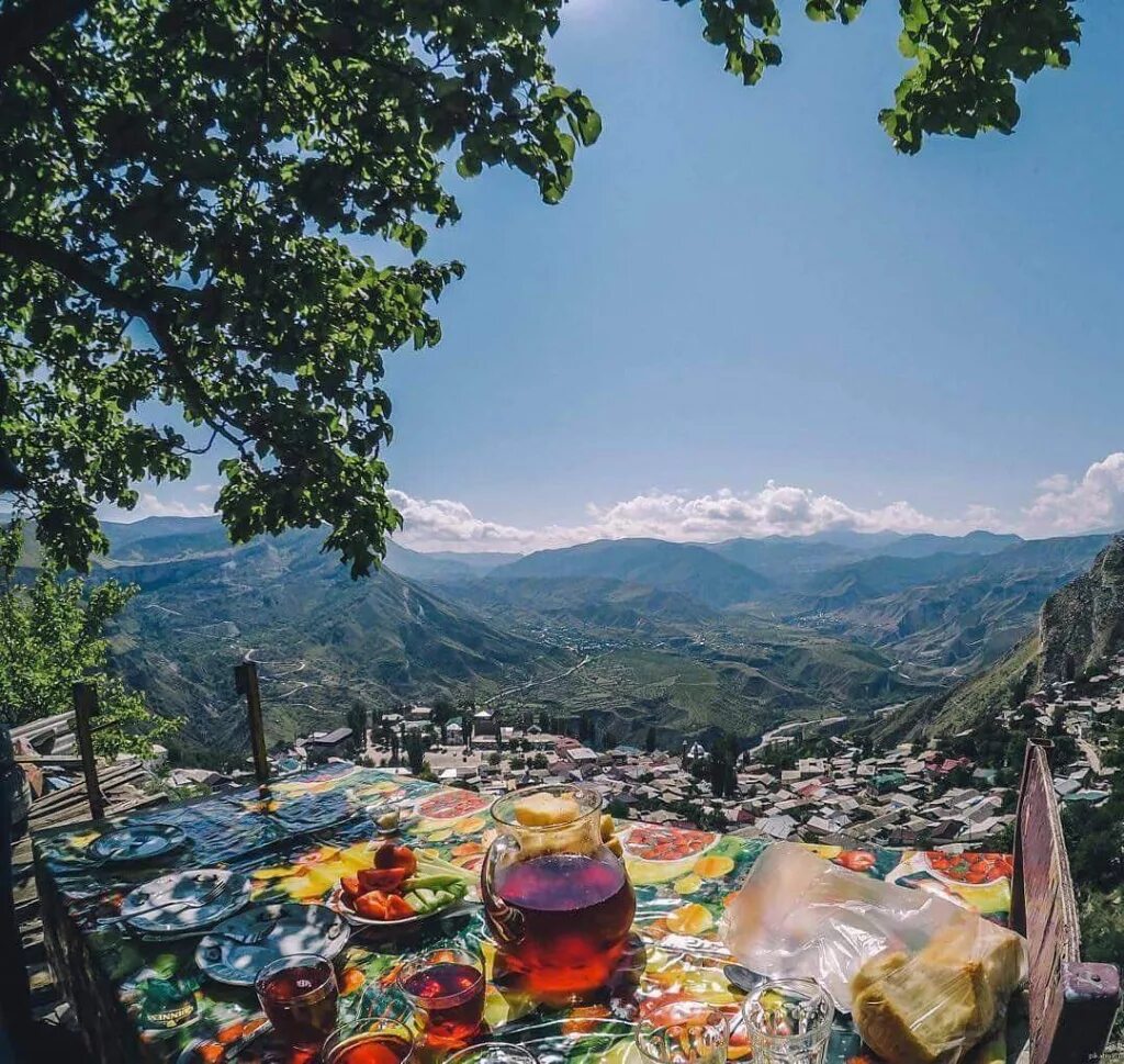 Солнце грузии. Гастротур дагестанкавках. Завтрак в горах Дагестана. Застолье в Грузии в горах. Пикник в горах Дагестана.