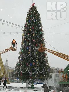 Украсить главную елку