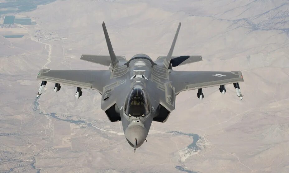 Истребители пятого поколения великобритания. F 35 истребитель. F 35 истребитель. Американские истребители видео. Германские f-35a lightning ii.