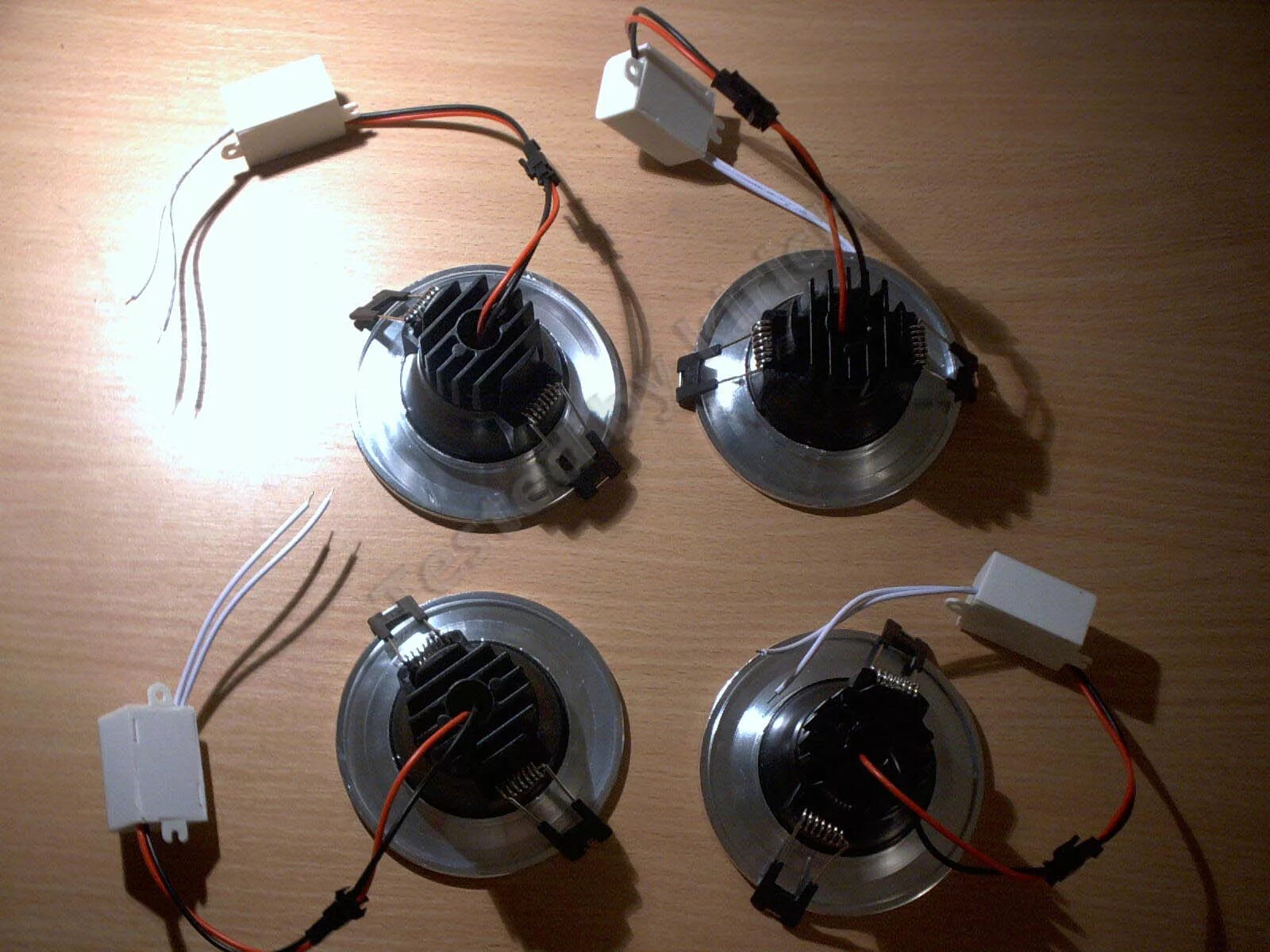 Соединение диодной лампы. Схема подключения светодиодной ленты на 12в. Схема подключения линейных светодиодных светильников 220в. Схема подключения светодиодных ламп через диммер. Схема подключения диммера для светодиодных светильников.