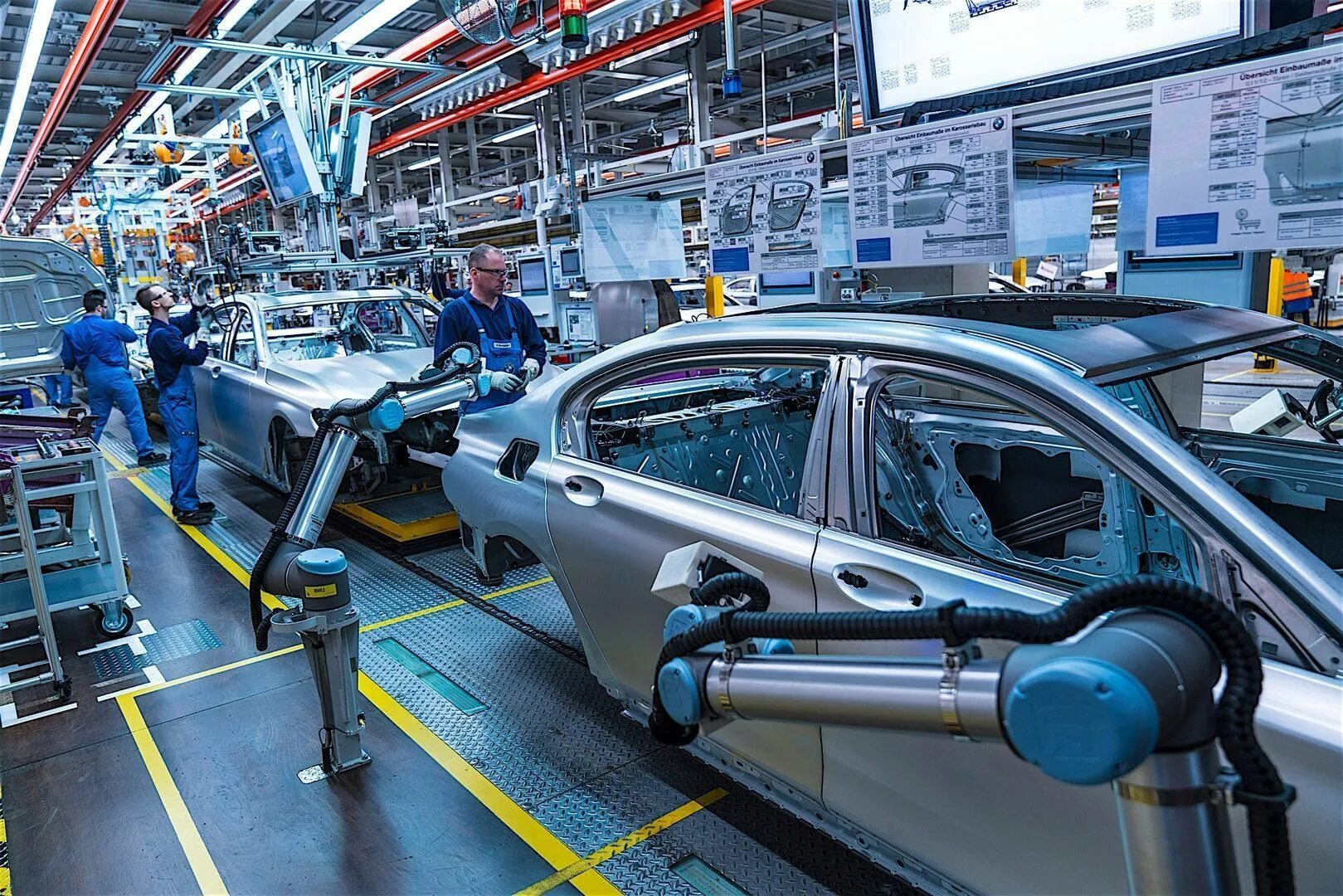 Экономической основой является промышленность крупное машинное производство. Конвейер BMW. Сборочный конвейер БМВ м5. Автомобильная промышленность. Сборка автомобиля.