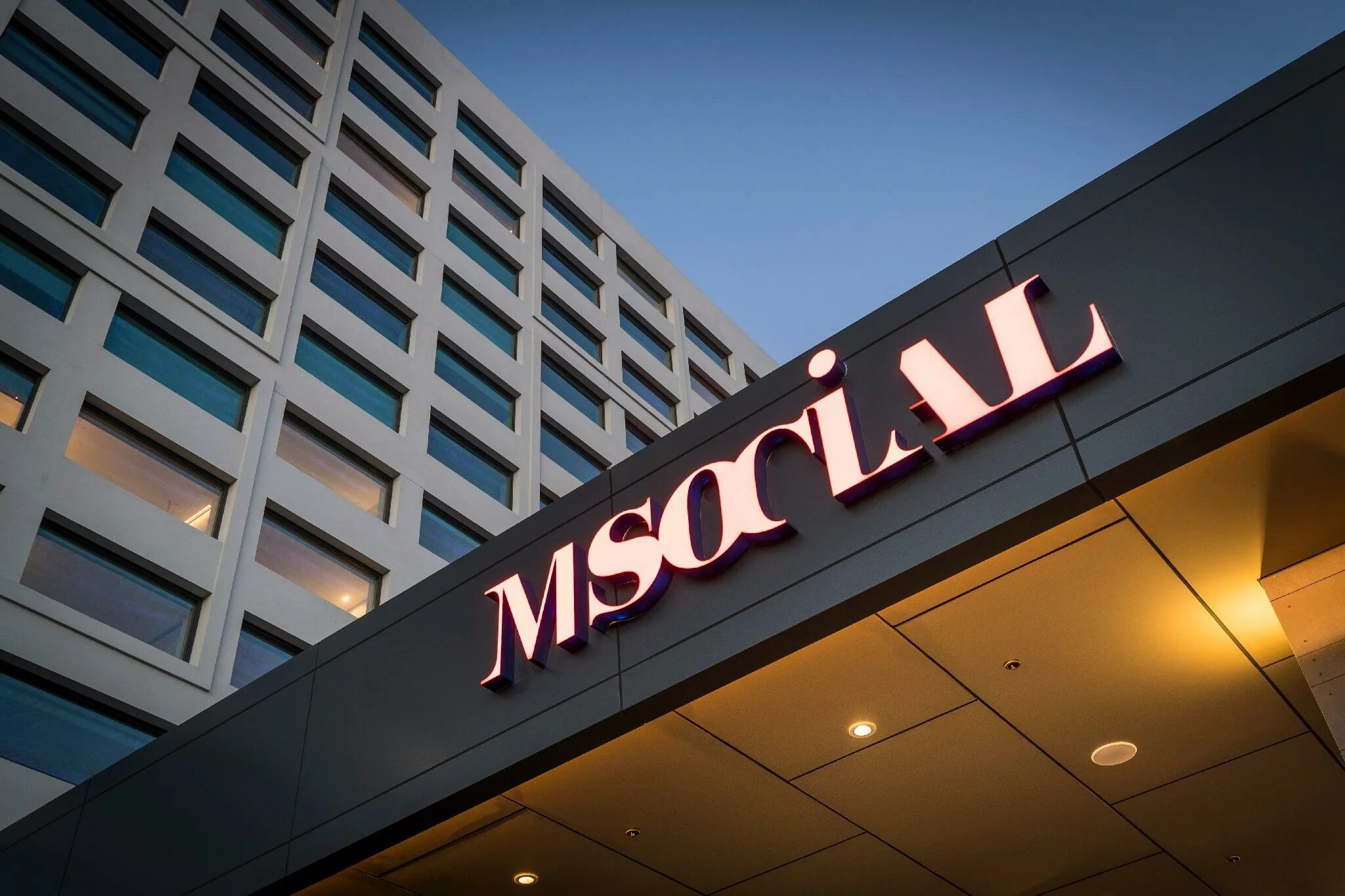 Гостиница MGALLERY лого. M social Hotel.