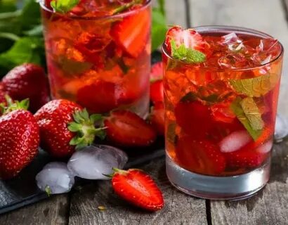 Компот мохито с клубникой и мятой лимоном