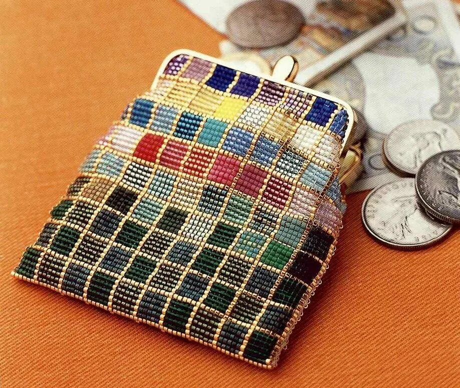 Кошелек из бусин. Бисерные сумочки-кошелечки. сумочки и кошельки из бисера. кошелек из бисера. сумка кошелек из бисера.