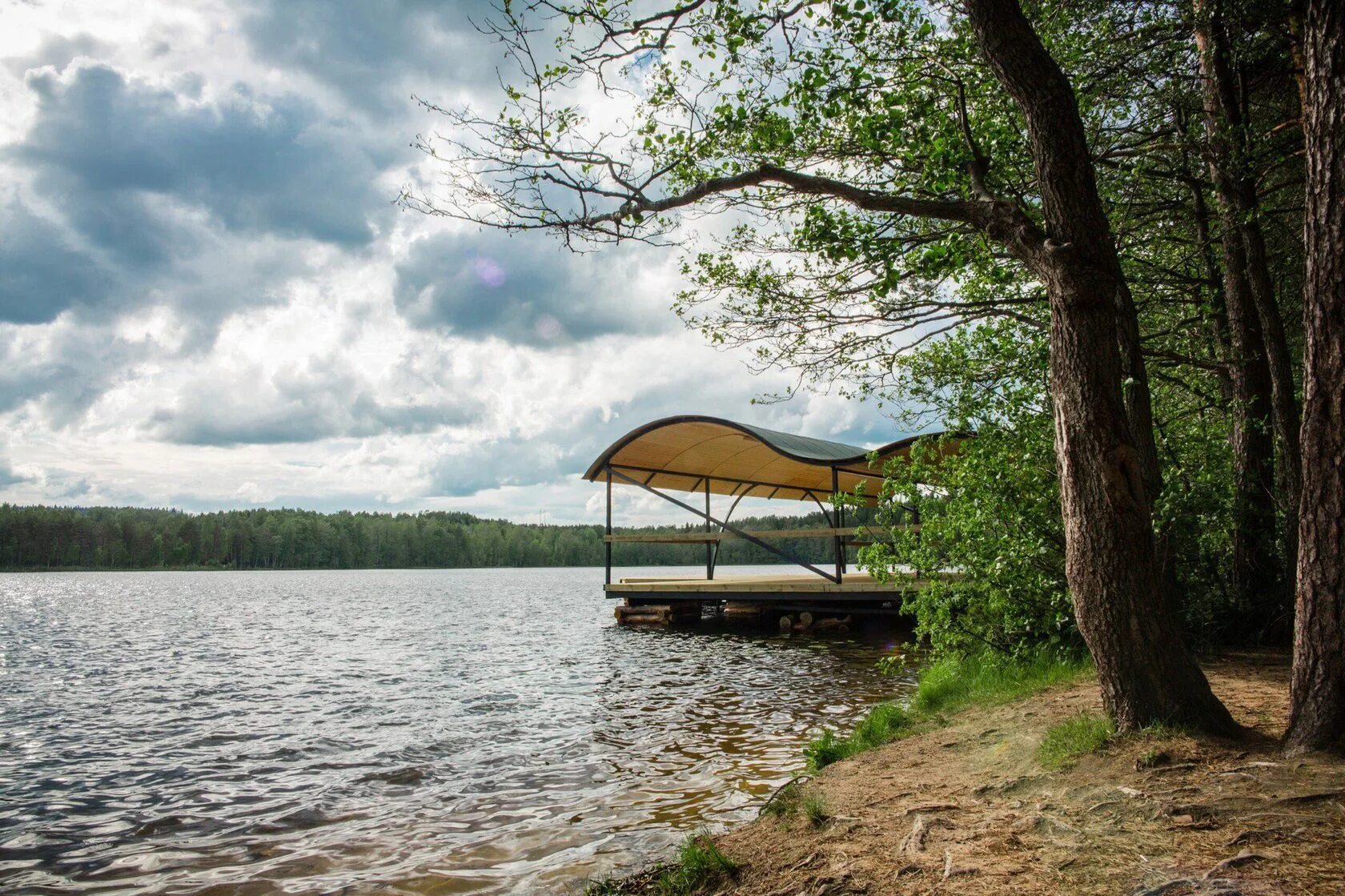 отдых на берегу озера с питанием. приют охотника валдай. озеро селигер турбаза ильинка. миасс тургояк золотой пляж. карелия лахденпохья турбаза.