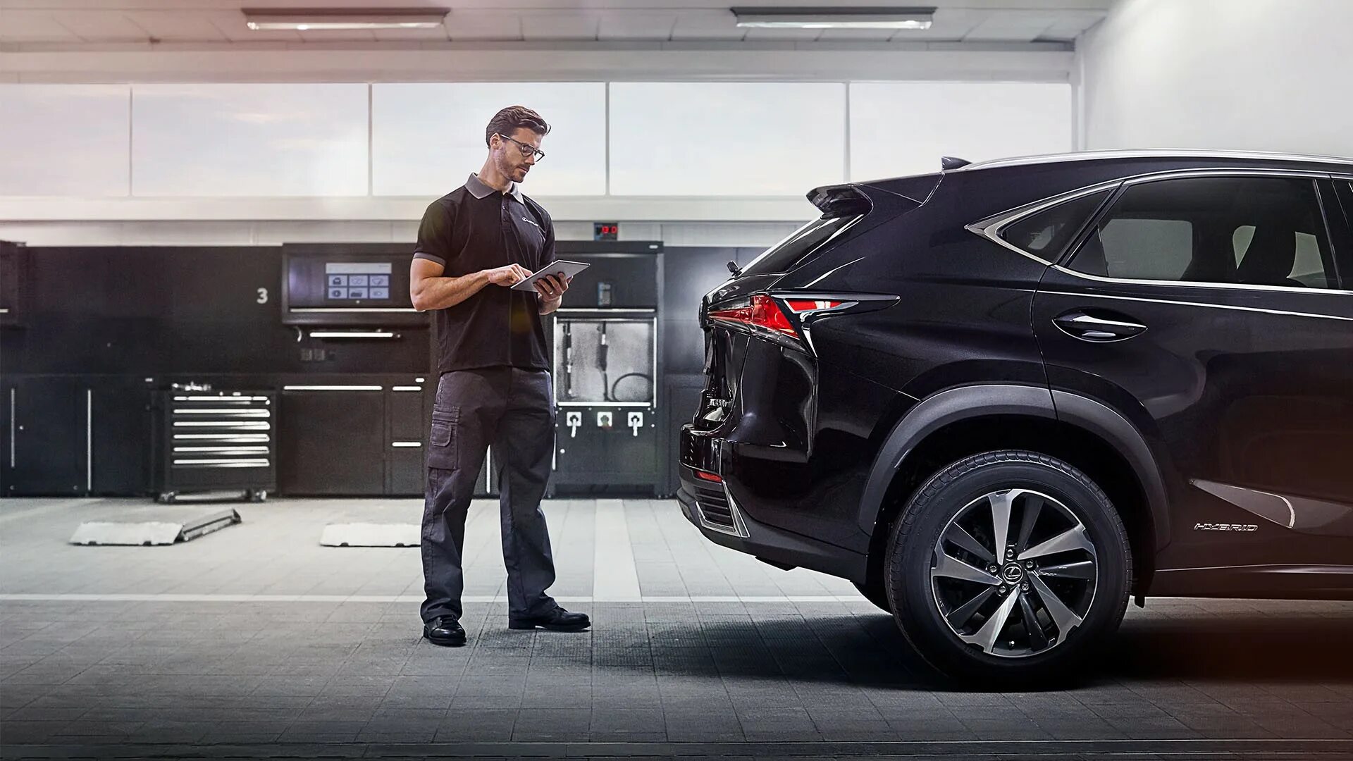 Lexus service. Обслуживание Лексус. Персонал Лексус. Автосервис Лексус. Сервис lexus