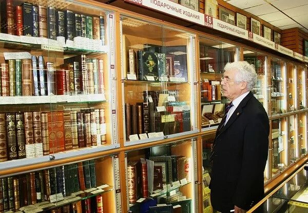 Библио-глобус книжный магазин челябинск. Библио глобус москва лубянка. Библио глобус книжный магазин москва. Библио глобус лубянка. Библиоглобус магазины книг интернет магазин.