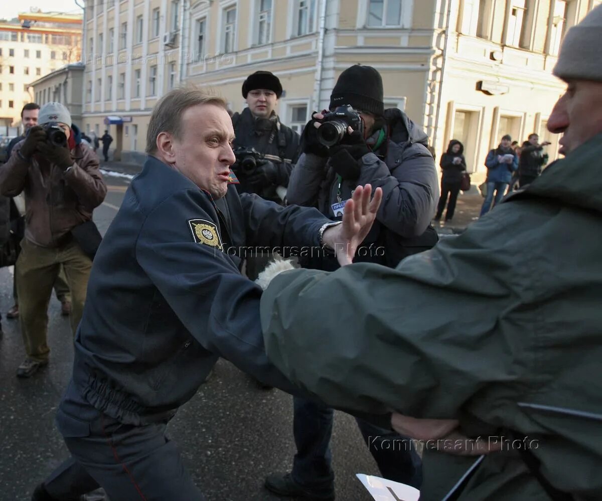 Организовать протест. НБП события на Триумфальной площади. Разгон марш несогласных 2006 Петербург.