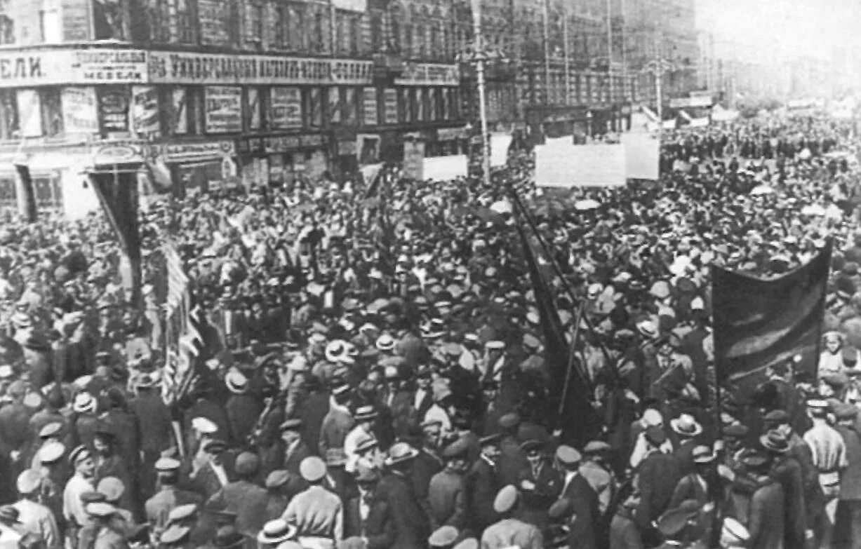 Февральская революция 1917 кризисы. Демонстрация в Петрограде 4 июля 1917 года. Июльское восстание 1917. Июльская демонстрация в Петрограде в 1917. Митинг Большевиков июль 1917.