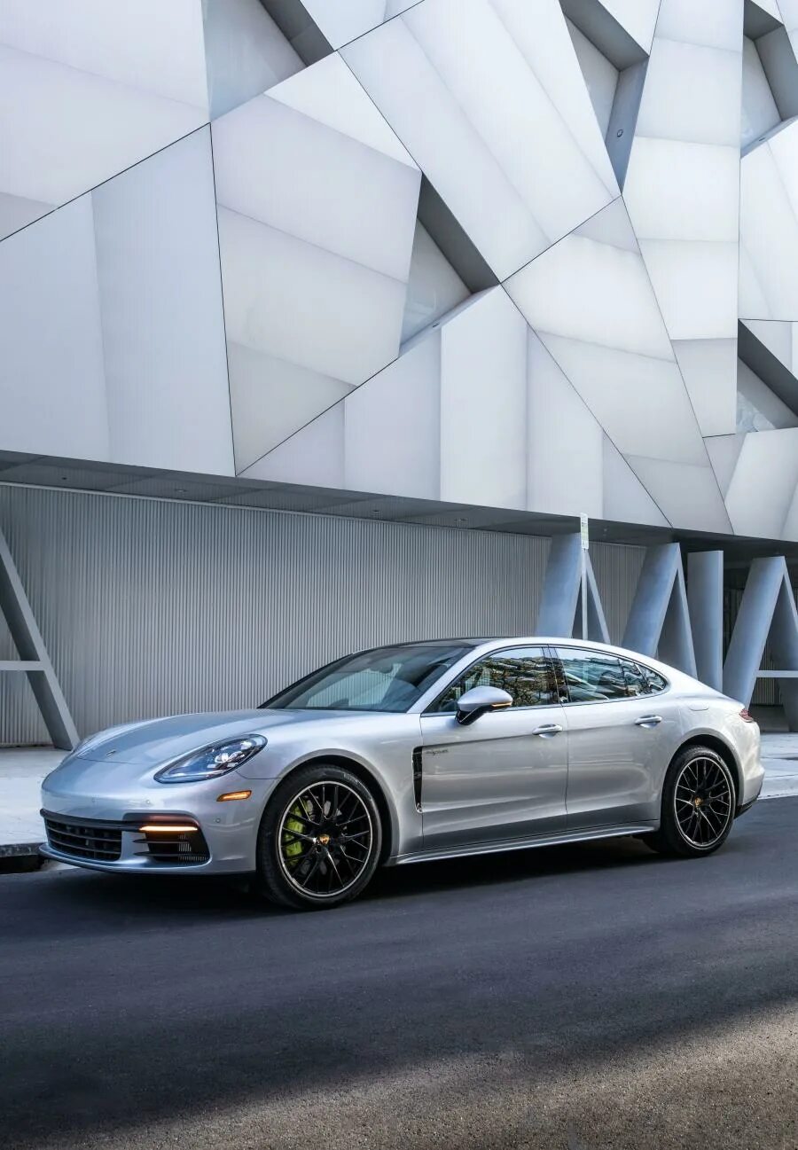 Panamera e hybrid. Порше Панамера 2022. Porsche Panamera 4 e-Hybrid. Порше Панамера турбо s 2017. Порше Панамера 2022 новый.