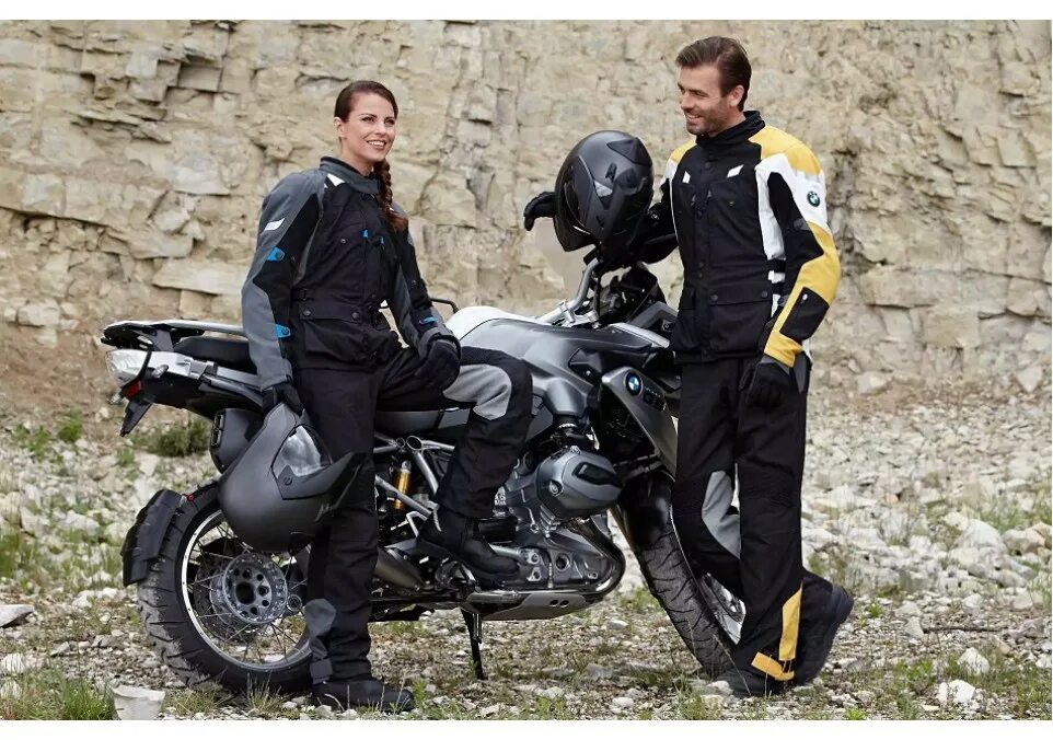 Мотоэкипировка санкт петербург. Мотокостюм BMW GS. BMW Motorrad экипировка. Мотокостюм BMW GS Dry. Мотокомбинезон BMW Motorrad.