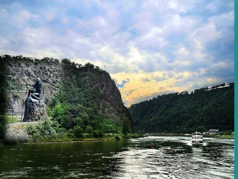 Исток реки рейн. Скала Лорелей в Германии. Рейн река скала Лорелеи. Скала Лорелеи на Рейне. Гора Лорелей на Рейне.