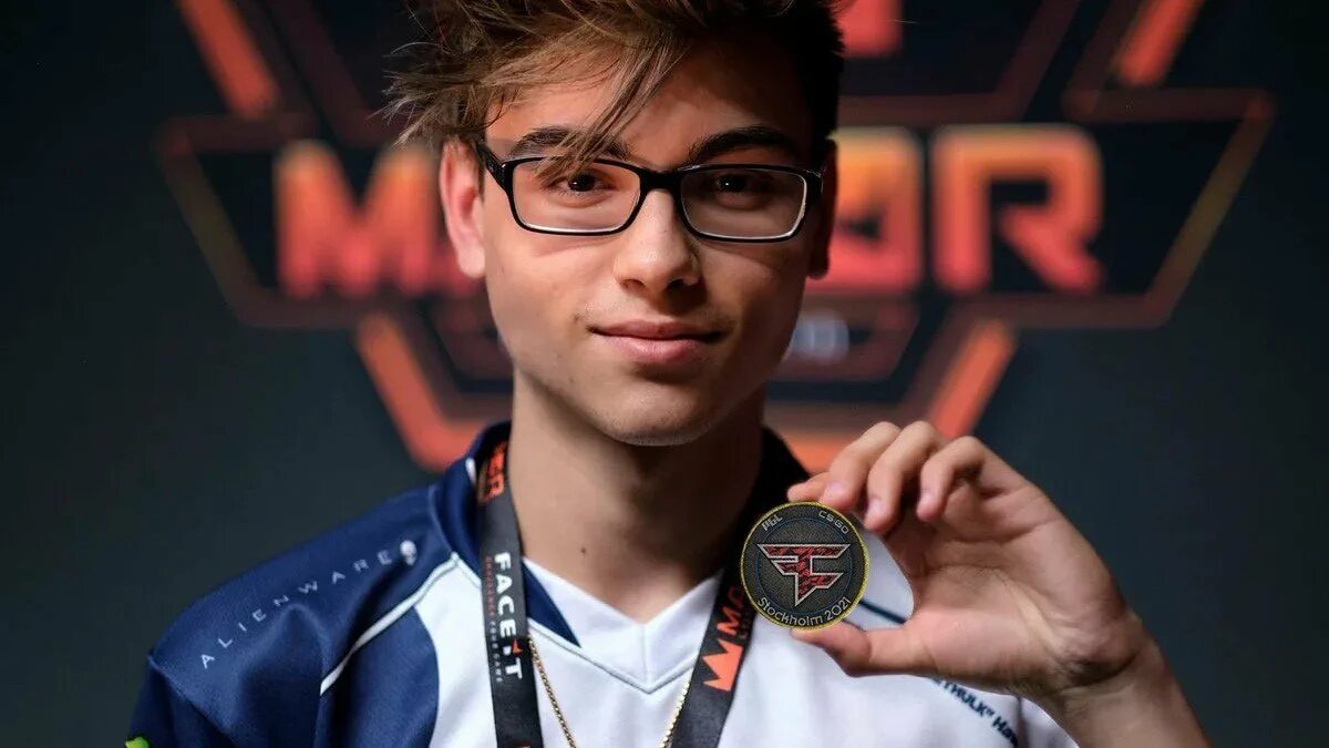 Twistzz cs go. Рассел ван далкен. twistzz рассел ван далкен. twistzz ликвид.