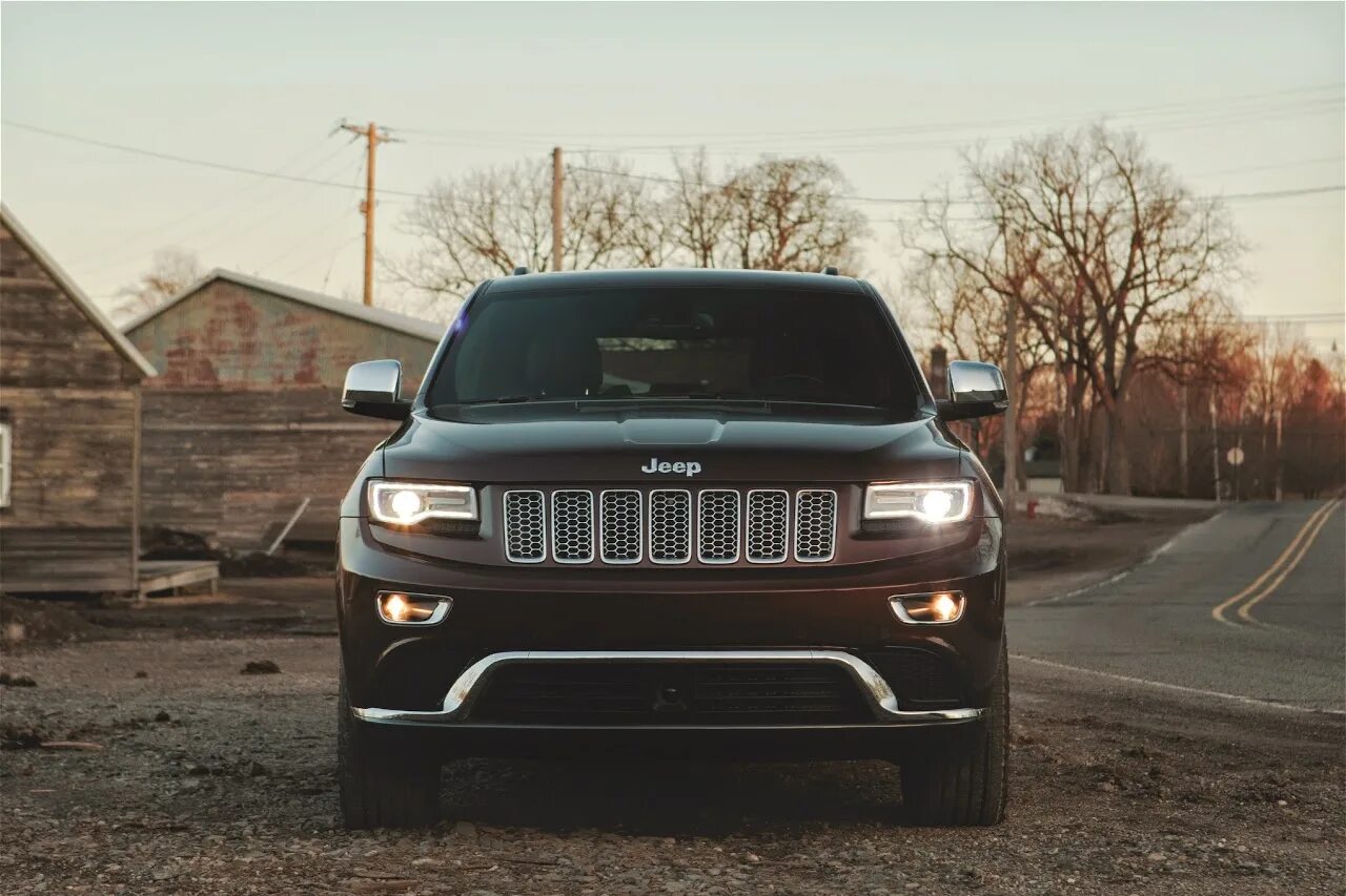 Песня черный джип. Jeep Grand Cherokee черный. Jeep Grand Cherokee wk2 2011. Джип Гранд Чероки зима. Гранд Чероки 2012.