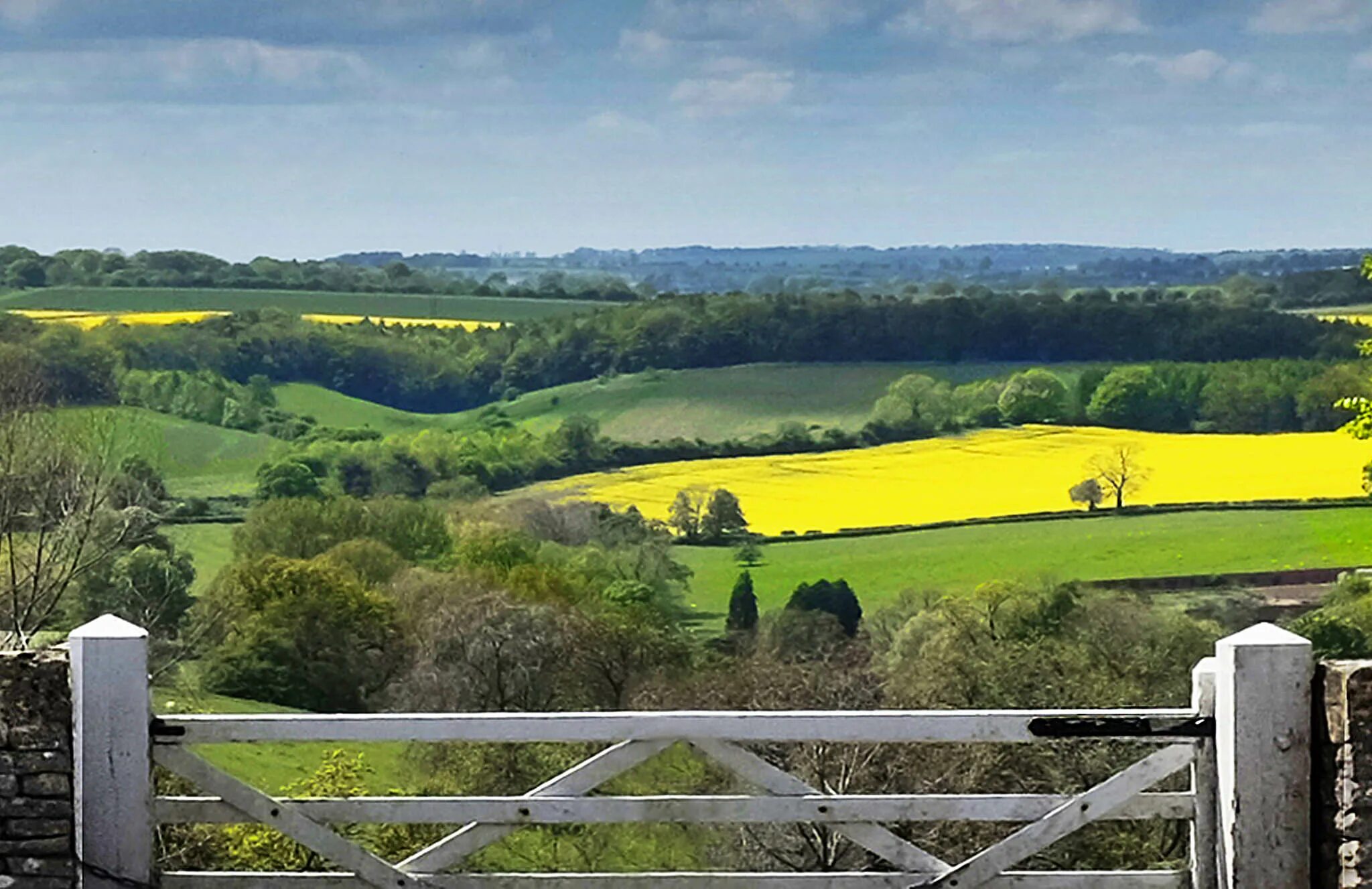 Countryside канал. Глостершир Англия природа. Уилтшир холмы. Уилтшир природа. Котсуолдс поле.