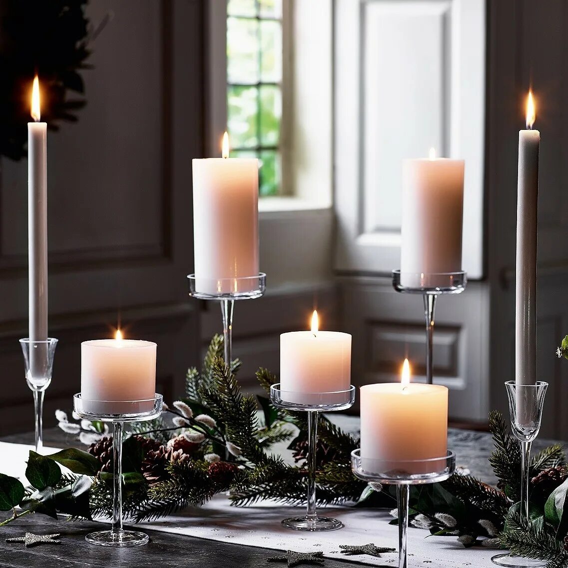 Свечи в интерьере. Подсвечники для длинных свечей. Интерьерные свечи. Подсвечник беллини e254747. Канделябр шебби шик.