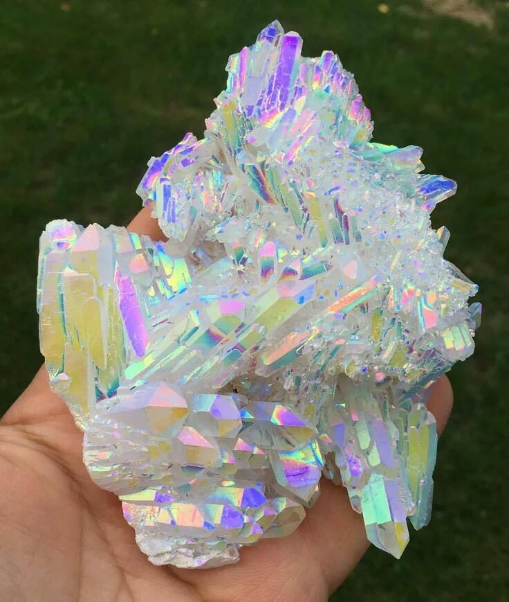 Кристалл земли. Кристалл земли эзотерика. Кристалл земли. Кристаллы земли. Салатовый минерал.