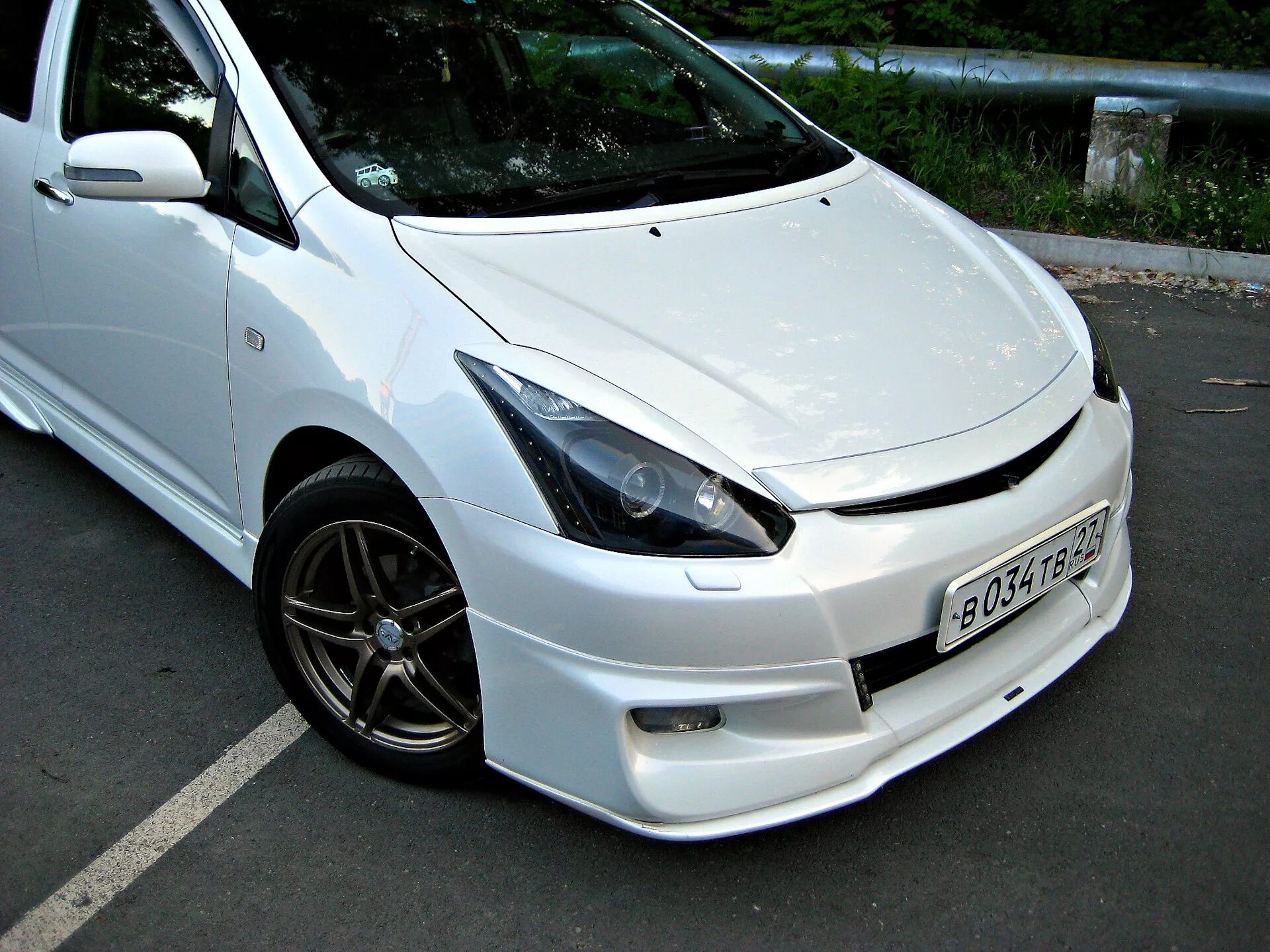 Wish тюнинг. Реснички тойота виш. реснички toyota wish. toyota wish 2010 tuning. фары toyota wish.