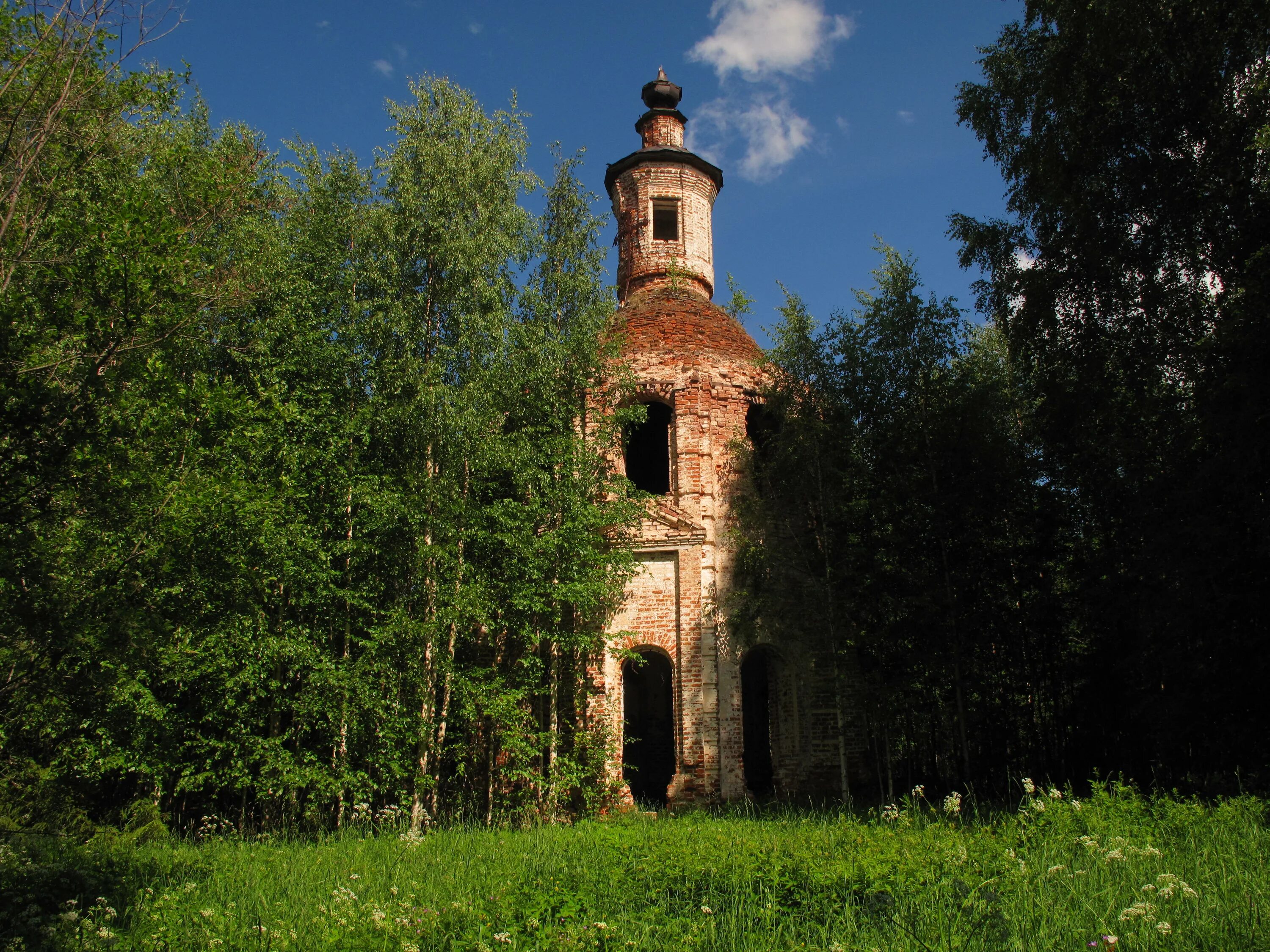 Горы бабушкинского района. Церковь Николая Чудотворца (Сойкино). Бабье озеро Бабушкинский район Вологодская область. Церковь Николая Чудотворца в Пустораменье Вологодской области. Исакова гора Бабушкинский район Вологодская область.