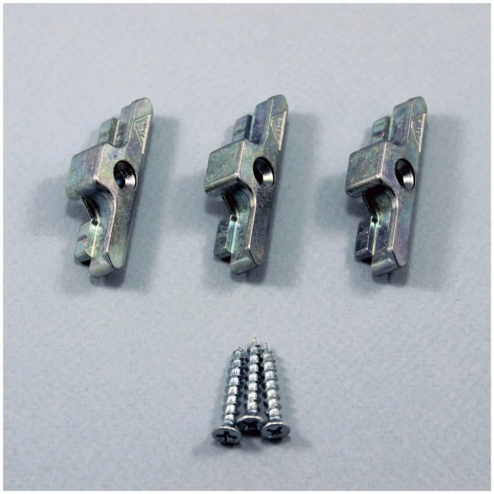 Roto 550131 ответная планка. ответная планка противовзломная roto. ответная планка roto 110. планка ответная поворотно откидная roto 54823203012r. фурнитура рото ответная планка.