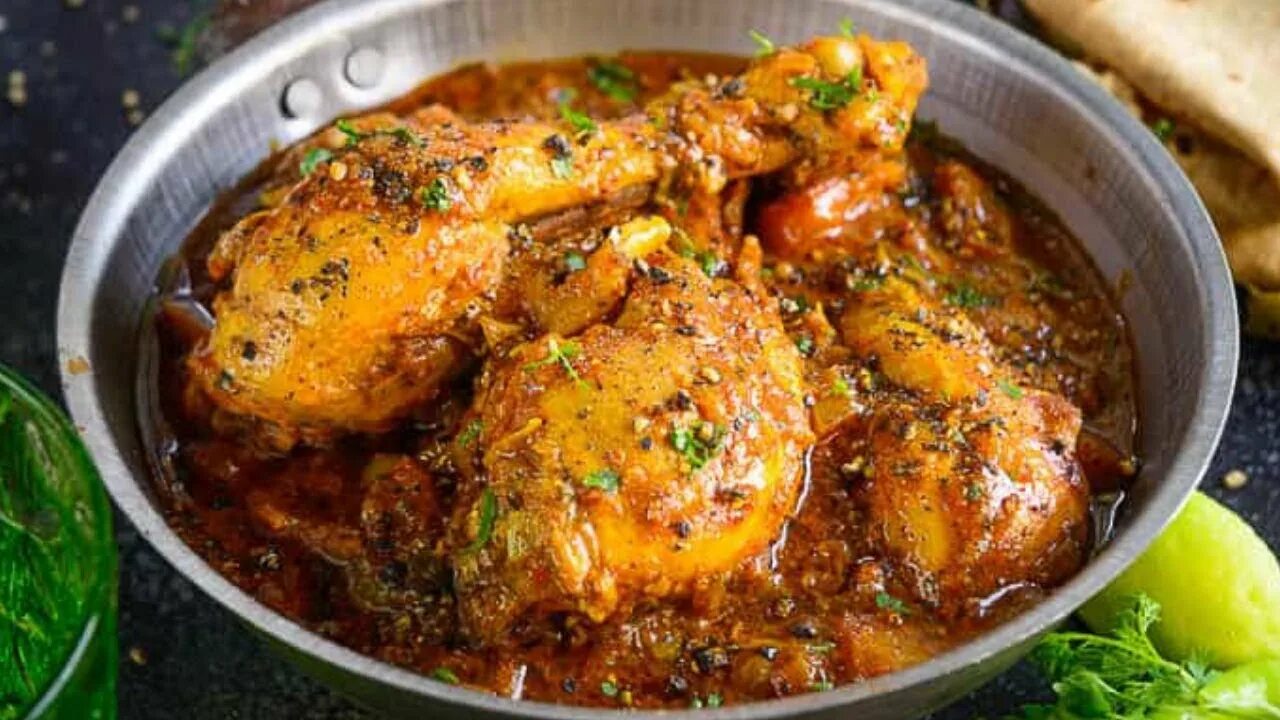 Чикен карри иванченко. Chicken Chettinad. Chicken Gravy. Блюдо индийская Курочка. Chicken Curry Masala.